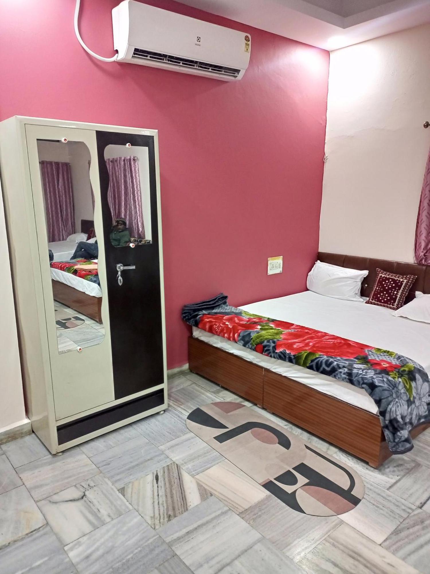 Aashirwad Residency Bed and Breakfast Ujjain Eksteriør billede